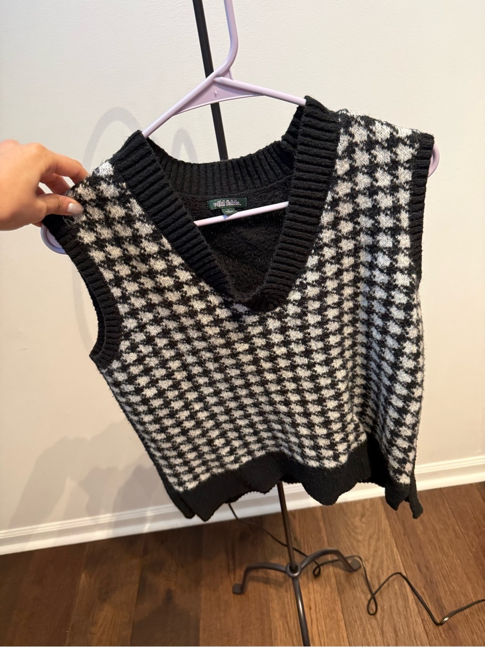 wild fable Black & White Houndstooth V-Neck Sweater Vest
